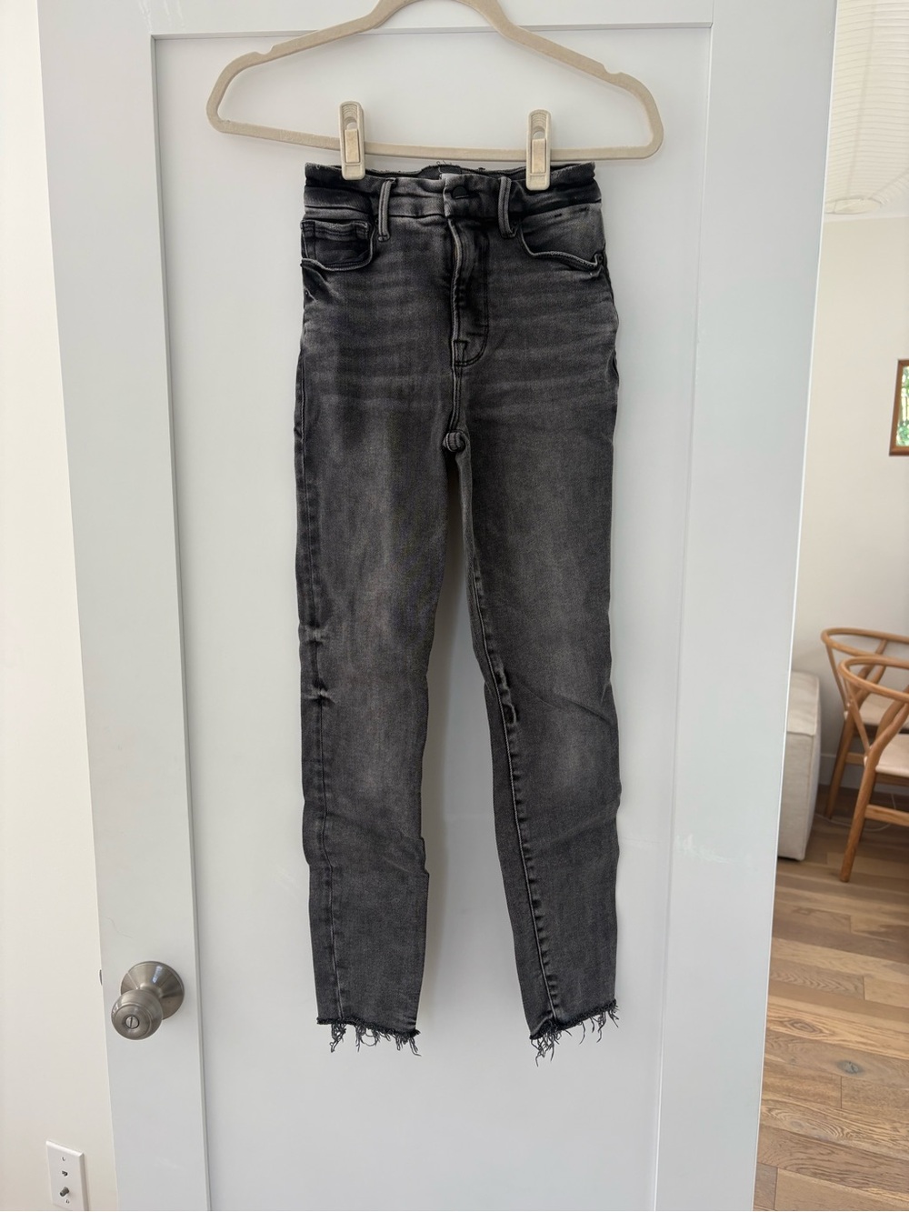 Good American Good Waist Skinny Jeans in faded black